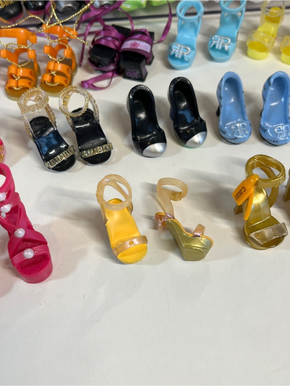 Rainbow High Doll Closet + 26 Pair of Shoes Boots Earrings Deluxe Fashion Lot - Picture 12 of 16